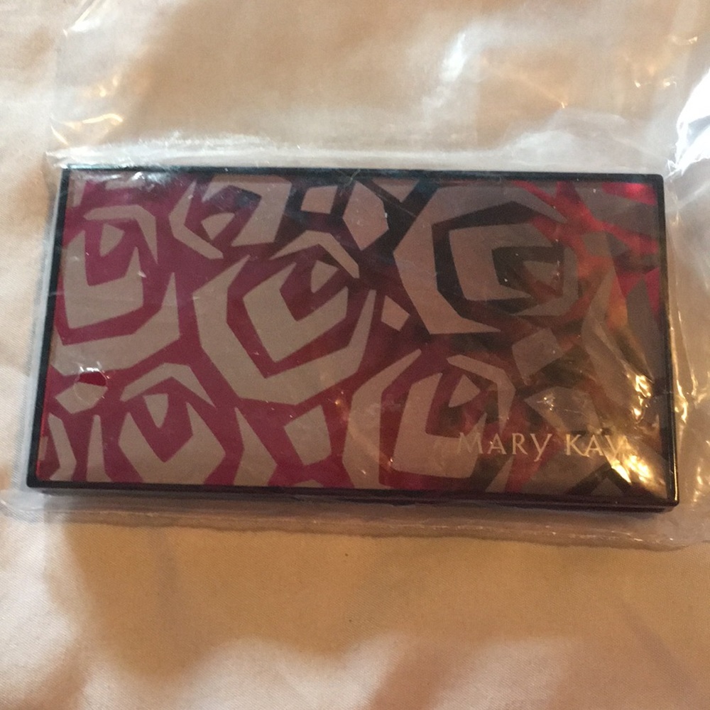 Compact - Picture 1 of 2